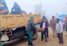 चिसो बढ्दै जाँदा गरुडा नगरपालिकाद्वारा दाउरा वितरण।