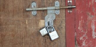 सर्लाहीको हरिपुर्वा नगरपालिका कार्यालयमा युवाहरुद्वारा बिरोध प्रदर्शन